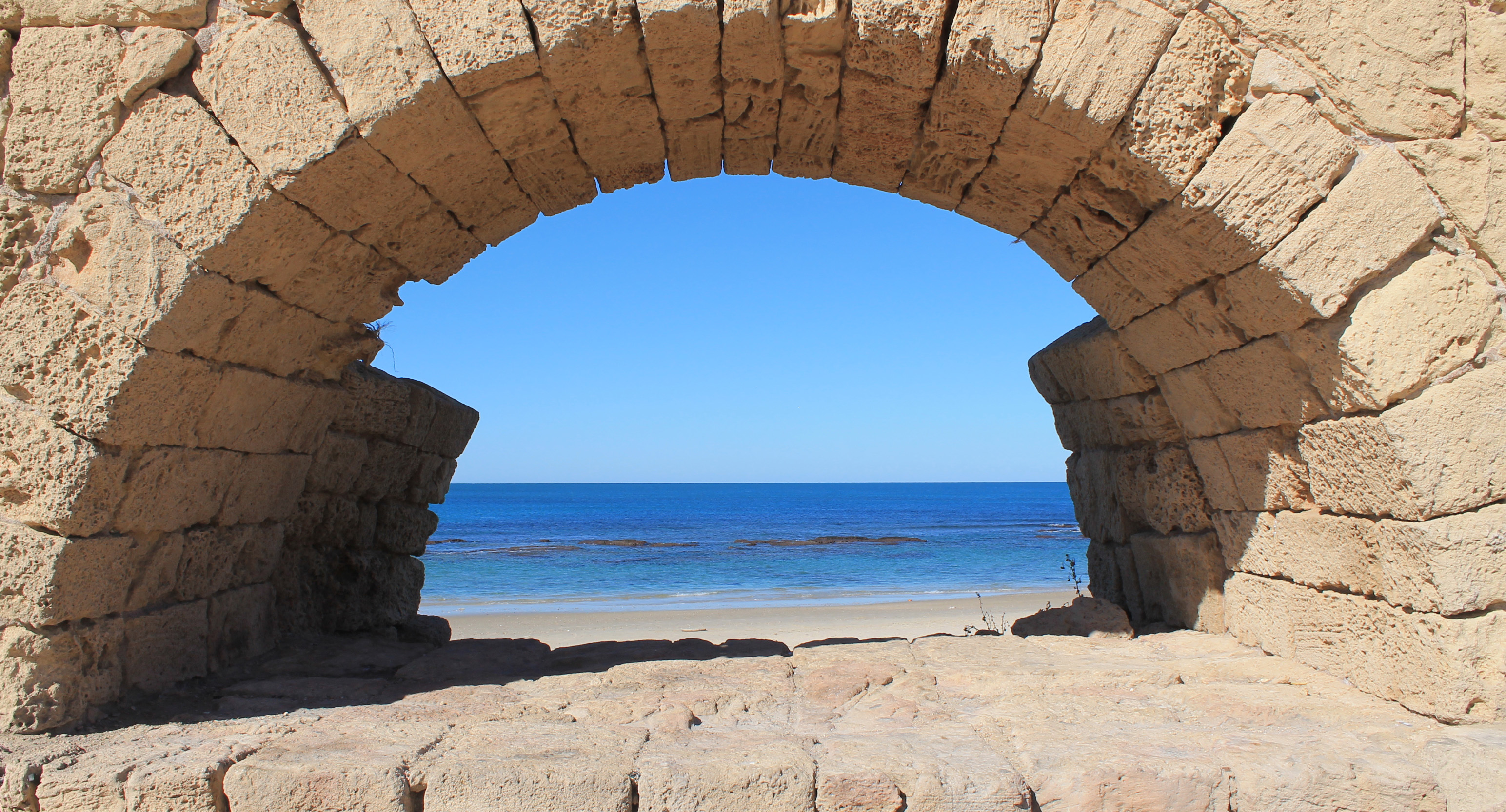 Vai alla pagina Una porta verso il Mediterraneo: spazi e monumenti di Cesarea Marittima tra l’età Erodiana e l’epoca alto imperiale